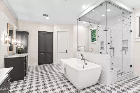 Bath - 5936 E Paisano Cir, Phoenix, AZ 85018 photo 2 of 6