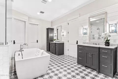 Bath - 5936 E Paisano Cir, Phoenix, AZ 85018 photo 1 of 6