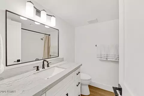 Bath - 2221 E Nicolet Ave, Phoenix, AZ 85020 photo 1 of 4