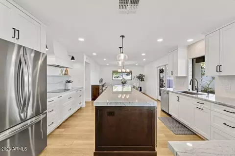 Kitchen - 2221 E Nicolet Ave, Phoenix, AZ 85020 photo 2 of 8