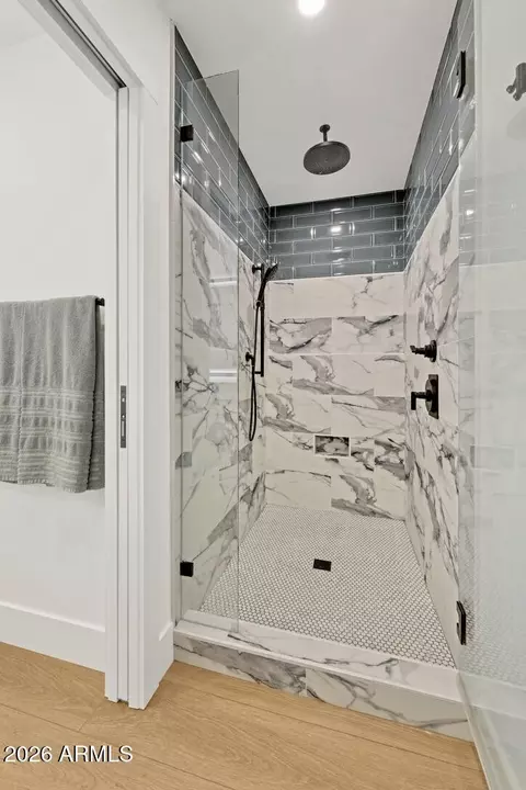 Bath - 2221 E Nicolet Ave, Phoenix, AZ 85020 photo 3 of 4