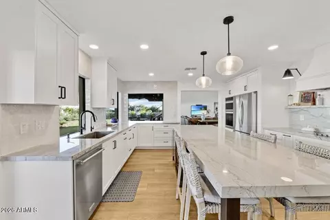 Kitchen - 2221 E Nicolet Ave, Phoenix, AZ 85020 photo 7 of 8
