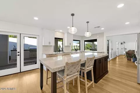 Kitchen - 2221 E Nicolet Ave, Phoenix, AZ 85020 photo 3 of 8