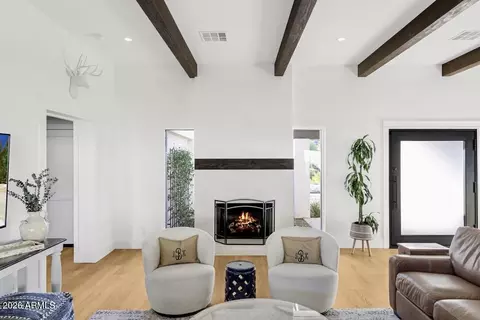 Living - 2221 E Nicolet Ave, Phoenix, AZ 85020 photo 4 of 4