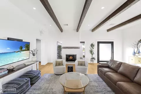 Living - 2221 E Nicolet Ave, Phoenix, AZ 85020 photo 2 of 4