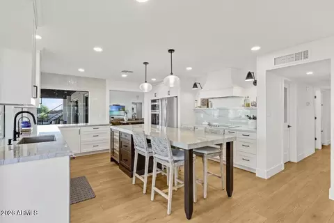 Kitchen - 2221 E Nicolet Ave, Phoenix, AZ 85020 photo 1 of 8