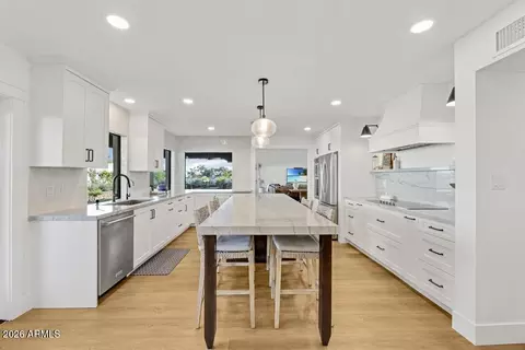 Kitchen - 2221 E Nicolet Ave, Phoenix, AZ 85020 photo 8 of 8