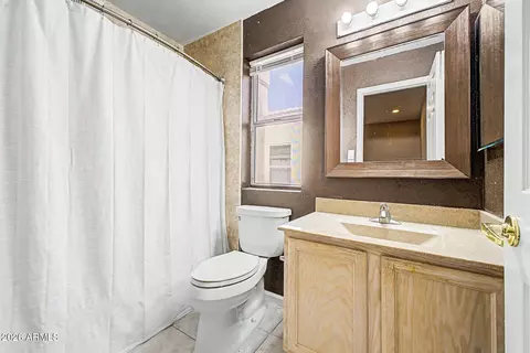 Bath - 1522 E Beacon Dr, Gilbert, AZ 85234 photo 1 of 3