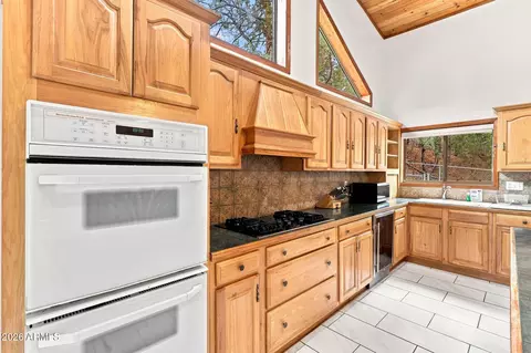 Kitchen - 6870 W Robbin Ln, Pine, AZ 85544 photo 2 of 3