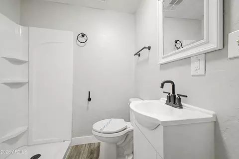 Bath - 6722 N 24th Dr, Phoenix, AZ 85015 photo 1 of 2