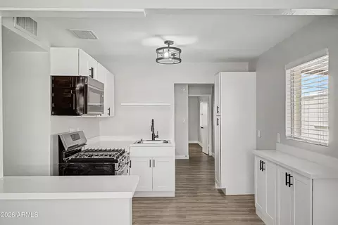 Entry Way - 6722 N 24th Dr, Phoenix, AZ 85015 photo 1 of 1