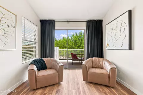 Living - 4640 E Chisum Trl, Phoenix, AZ 85050 photo 4 of 4