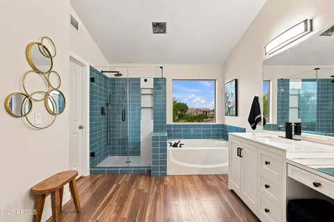 Bath - 4640 E Chisum Trl, Phoenix, AZ 85050 photo 3 of 4