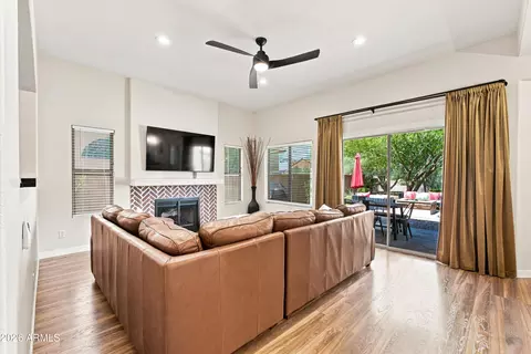 Living - 4640 E Chisum Trl, Phoenix, AZ 85050 photo 1 of 4