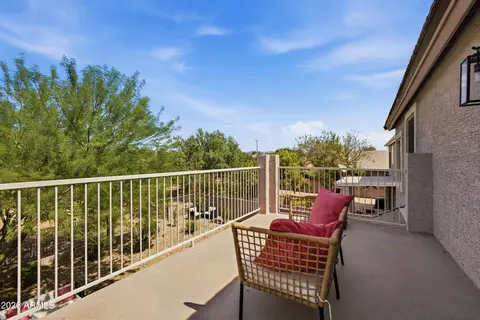 Exterior - 4640 E Chisum Trl, Phoenix, AZ 85050 photo 4 of 15