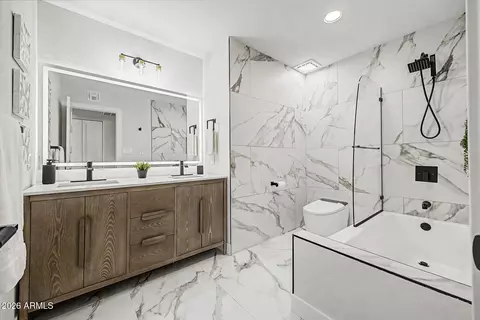 Bath - 2822 E Cortez St, Phoenix, AZ 85028 photo 3 of 4