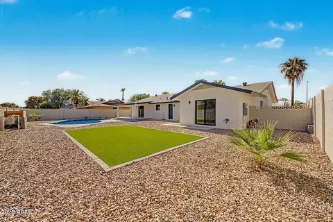 Exterior - 2822 E Cortez St, Phoenix, AZ 85028 photo 6 of 8