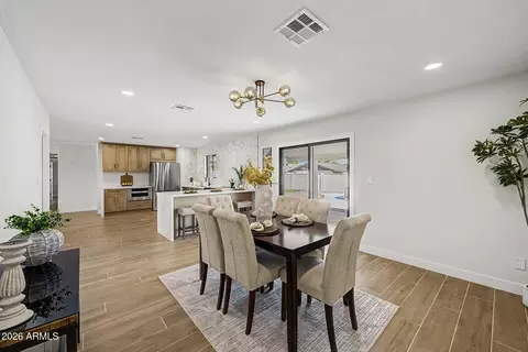 Dining - 2822 E Cortez St, Phoenix, AZ 85028 photo 2 of 3