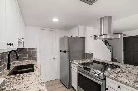 Kitchen - 10229 N 8th St #B, Phoenix, AZ 85020 photo 3 of 3