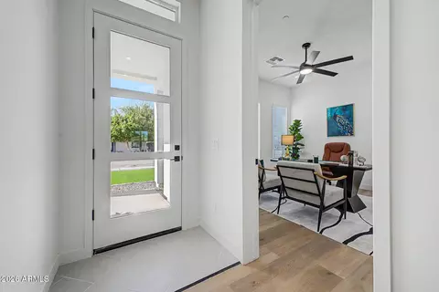 Entry Way - 258 E Franklin Ave, Mesa, AZ 85210 photo 2 of 3