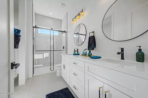 Bath - 258 E Franklin Ave, Mesa, AZ 85210 photo 2 of 6