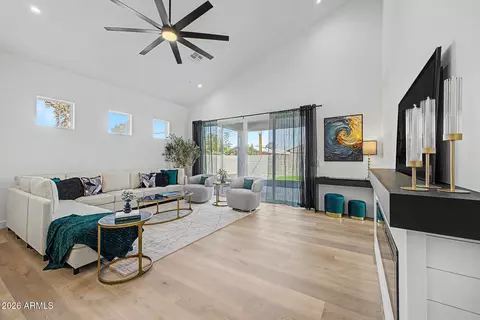 Living - 258 E Franklin Ave, Mesa, AZ 85210 photo 3 of 4