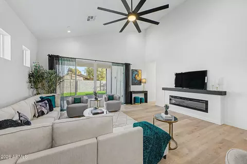Living - 258 E Franklin Ave, Mesa, AZ 85210 photo 2 of 4