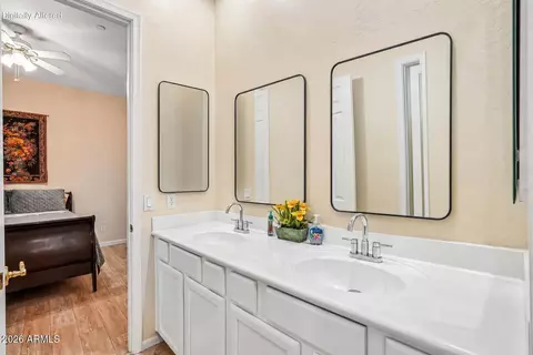 Bath - 3969 E Navigator Ln, Phoenix, AZ 85050 photo 2 of 4