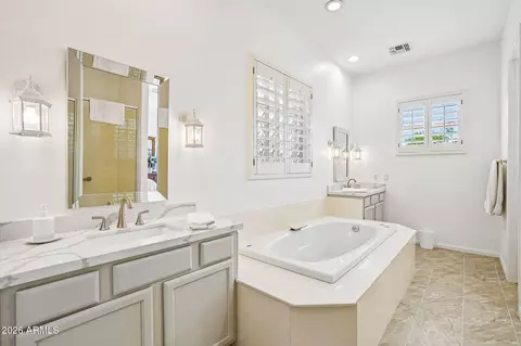 Bath - 3969 E Navigator Ln, Phoenix, AZ 85050 photo 4 of 4