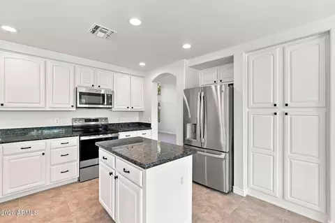 Kitchen - 1143 E Baylor Ln, Gilbert, AZ 85296 photo 4 of 7