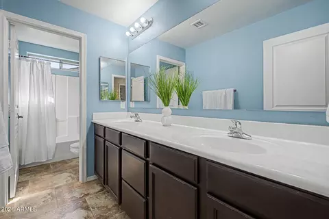 Bath - 3265 E Aris Dr, Gilbert, AZ 85298 photo 5 of 8