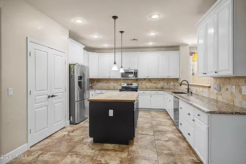 Kitchen - 3265 E Aris Dr, Gilbert, AZ 85298 photo 2 of 4