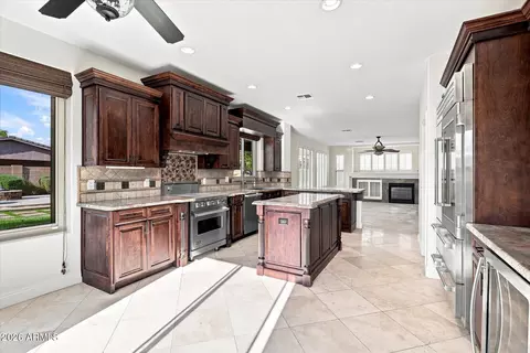 Kitchen - 3448 E Lowell Ave, Gilbert, AZ 85297 photo 4 of 9
