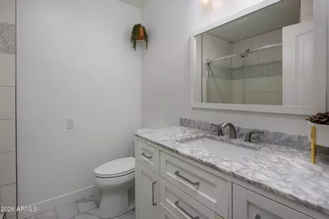 Bath - 2020 E State Ave, Phoenix, AZ 85020 photo 4 of 4