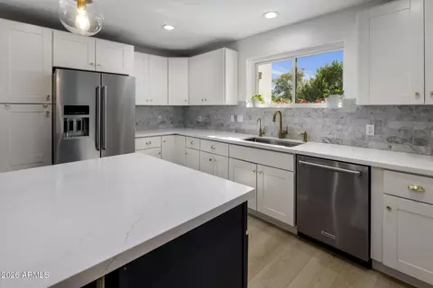 Kitchen - 2020 E State Ave, Phoenix, AZ 85020 photo 4 of 6