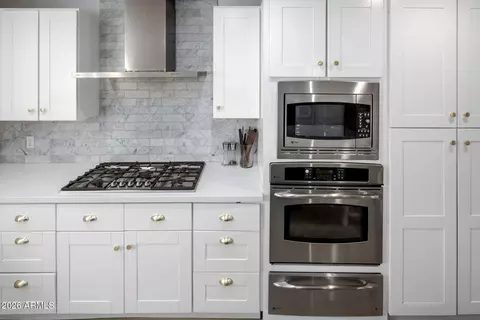 Kitchen - 2020 E State Ave, Phoenix, AZ 85020 photo 5 of 6