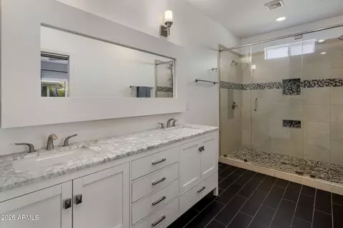 Bath - 2020 E State Ave, Phoenix, AZ 85020 photo 1 of 4