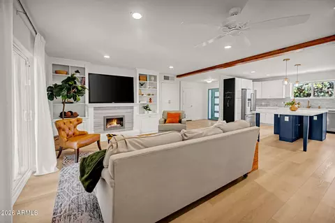 Living - 2020 E State Ave, Phoenix, AZ 85020 photo 2 of 3