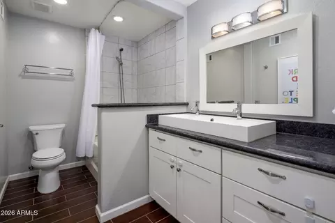 Bath - 2020 E State Ave, Phoenix, AZ 85020 photo 3 of 4