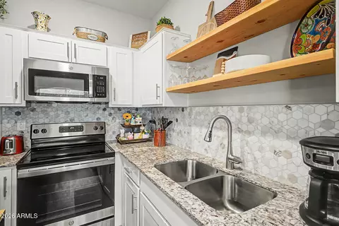 Kitchen - 8322 N 22nd Ln, Phoenix, AZ 85021 photo 5 of 5