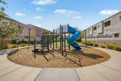 Exterior - 8322 N 22nd Ln, Phoenix, AZ 85021 photo 7 of 9