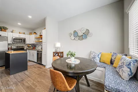 Dining - 8322 N 22nd Ln, Phoenix, AZ 85021 photo 2 of 2