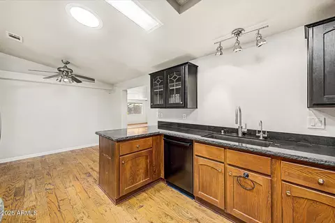 Kitchen - 3301 S Goldfield Rd #1017, Apache Junction, AZ 85119 photo 2 of 4