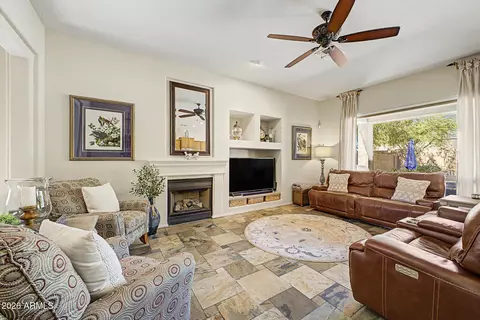 Living - 3018 W Eagle Claw Dr, Phoenix, AZ 85086 photo 2 of 3