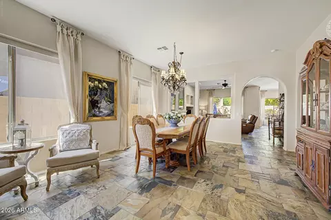 Dining - 3018 W Eagle Claw Dr, Phoenix, AZ 85086 photo 2 of 4