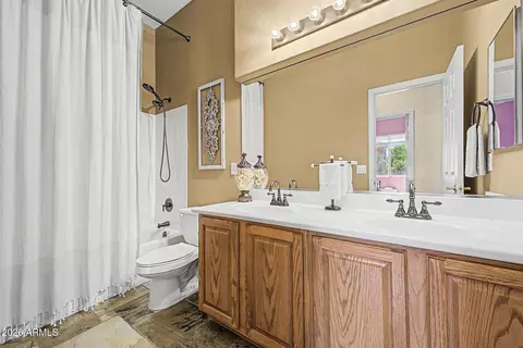 Bath - 3018 W Eagle Claw Dr, Phoenix, AZ 85086 photo 3 of 5