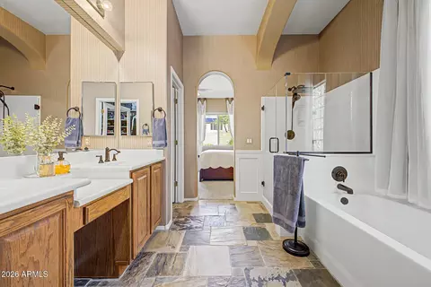 Bath - 3018 W Eagle Claw Dr, Phoenix, AZ 85086 photo 4 of 5