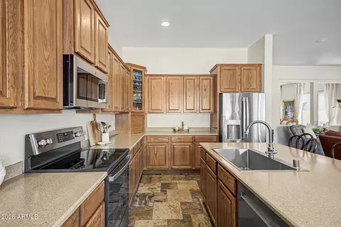 Kitchen - 3018 W Eagle Claw Dr, Phoenix, AZ 85086 photo 2 of 4