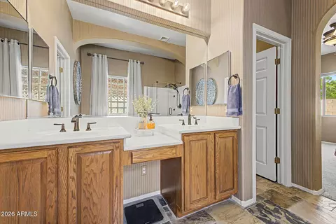 Bath - 3018 W Eagle Claw Dr, Phoenix, AZ 85086 photo 2 of 5