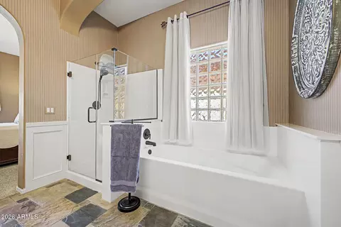 Bath - 3018 W Eagle Claw Dr, Phoenix, AZ 85086 photo 5 of 5